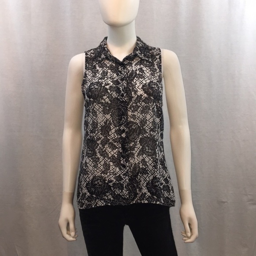UEC sleeves lace pattern blouse by Guess small